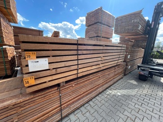 Ca. 56x Guyana Teak Palen Fijnbezaagd, 68x68mm, lengte 275cm